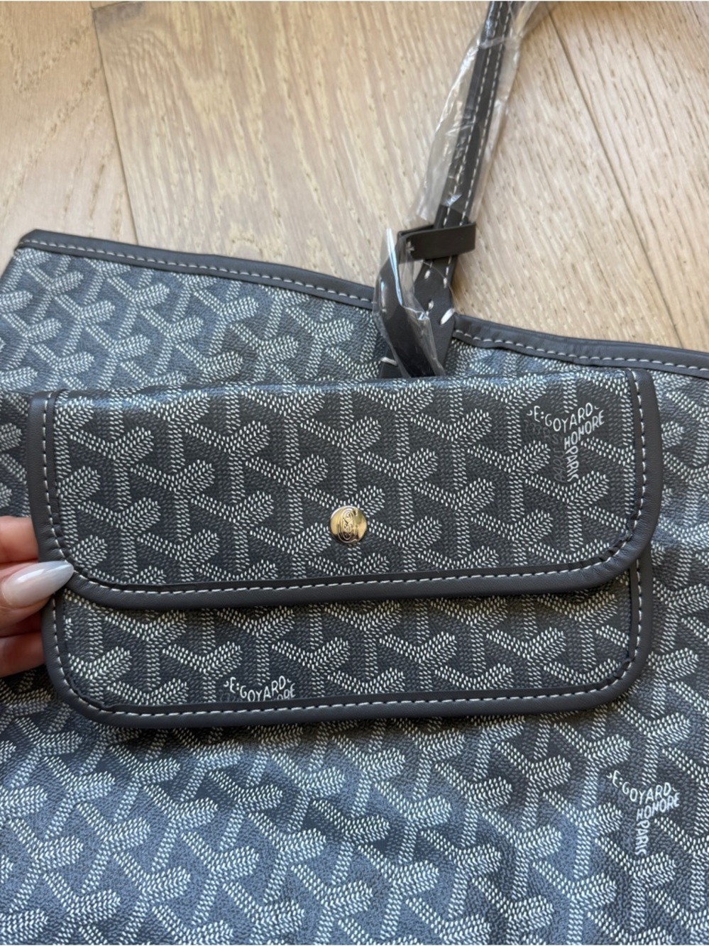 Medium Gray Goyard Tote - Picture 5 of 5